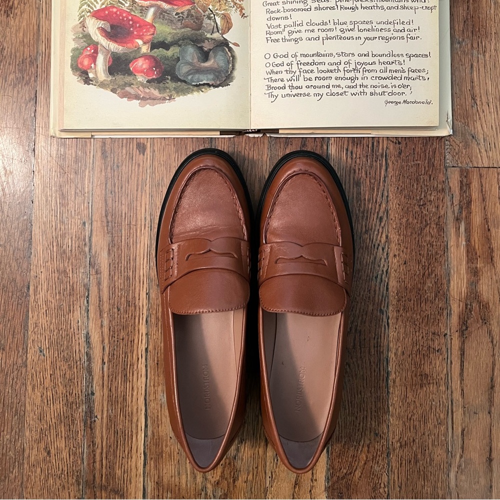 Tan Brown Leather Penny Loafers Vintage Classic New